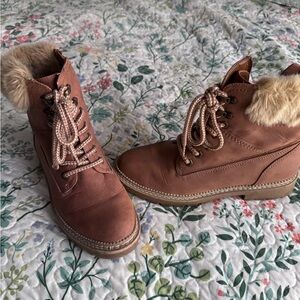 Women's Brown Fur-Lined Boots